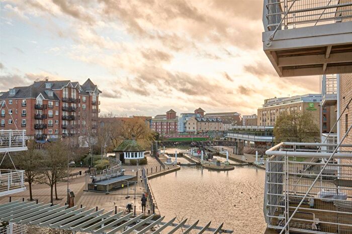 2 Bedroom Flat To Rent In Jessops Wharf, Brentford, TW8