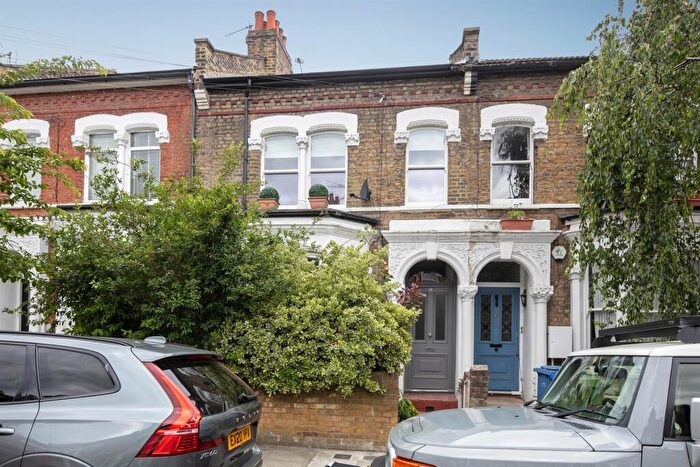 4 Bedroom Apartment For Sale In Gowlett Road, Peckham, SE15