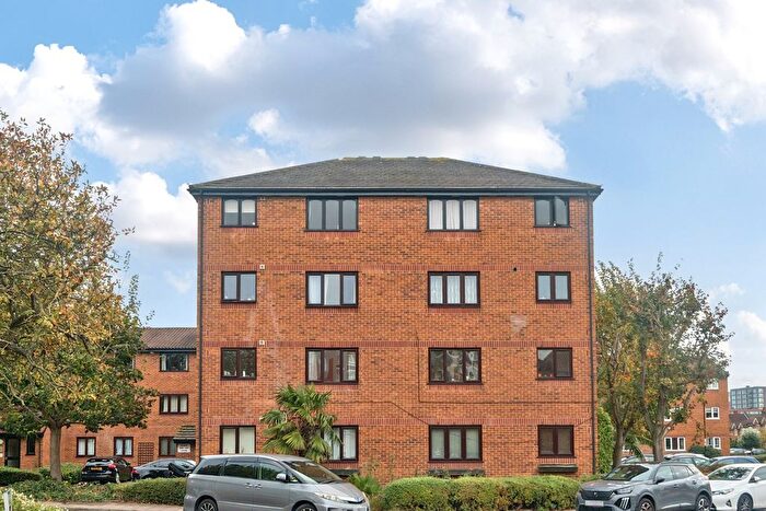 2 Bedroom Flat For Sale In John Silkin Lane, Deptford, London, SE8