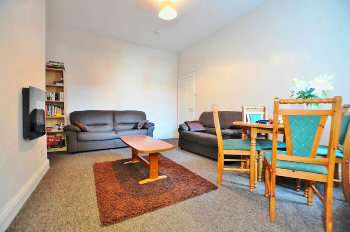 2 Bedroom Flat To Rent In Glenthorn Road, Jesmond, Newcastle Upon Tyne, NE2