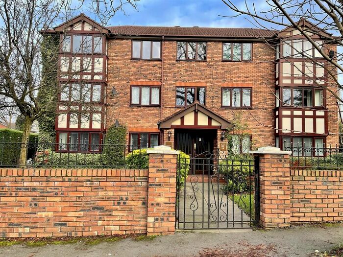 2 Bedroom Flat To Rent In Ladybridge Road, Cheadle Hulme, Cheadle, SK8