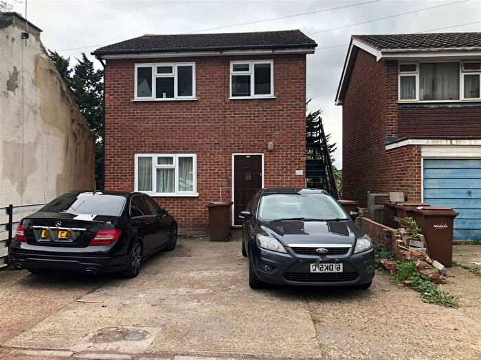 1 Bedroom Flat To Rent In Beacon Road, Chatham, ME5