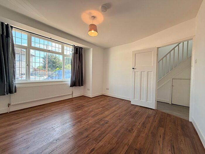 Property To Rent In Recreation Avenue, Romford, RM3