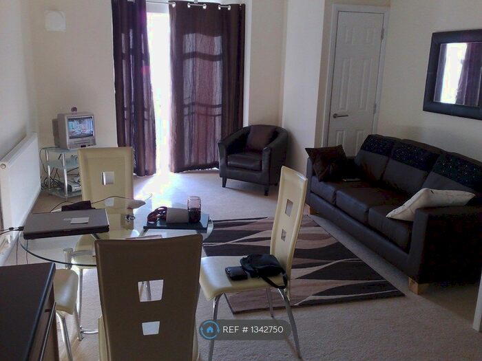 2 Bedroom Flat To Rent In Racecourse Mews, Loughborough, LE11