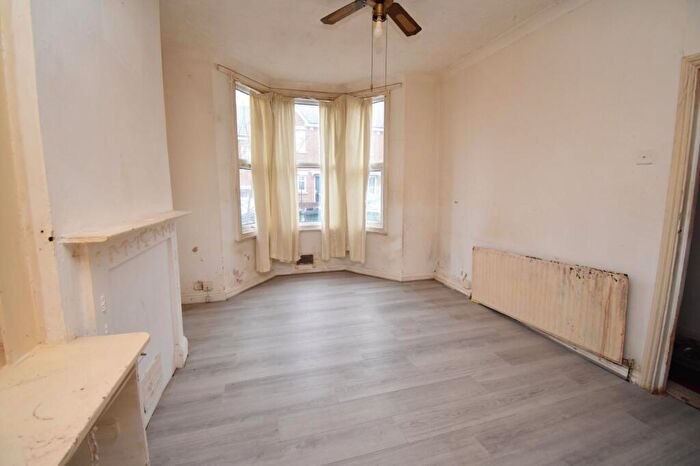 3 Bedroom Terraced House For Sale In Tewson Road, Plumstead, SE18