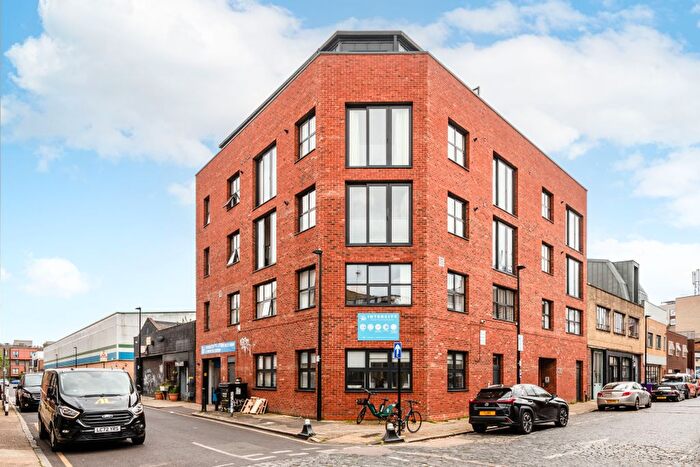2 Bedroom Flat For Sale In Vyner Street, London, E2