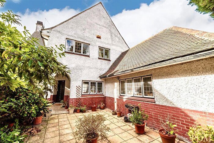 5 Bedroom Detached House For Sale In Thorncliffe Road, Nottingham, NG3