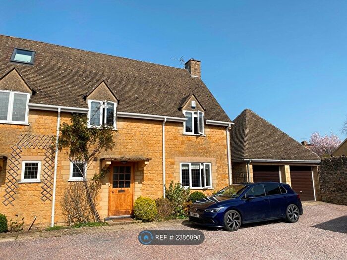 3 Bedroom Semi-Detached House To Rent In Yewtree Court, Broadway, WR12