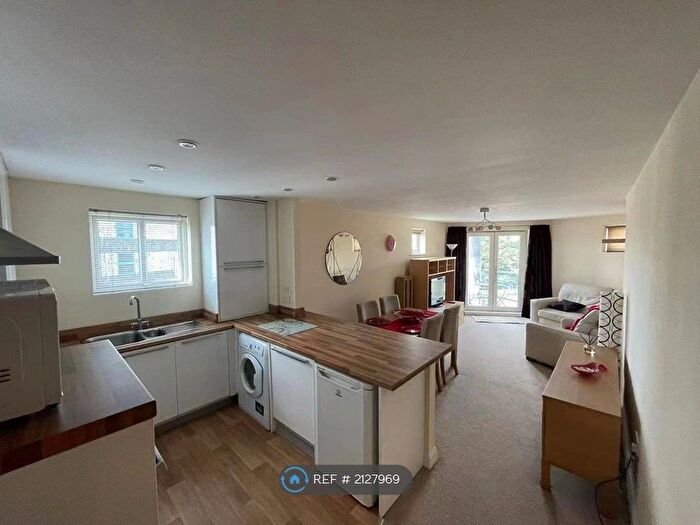 2 Bedroom Flat To Rent In Leicester Court, Preston, PR1