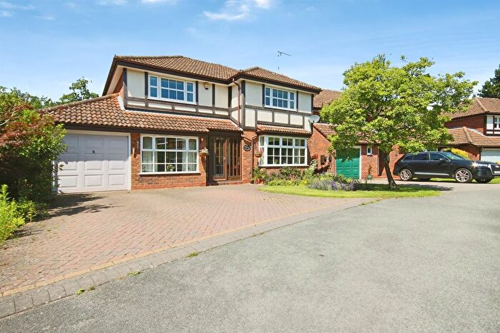 4 Bedroom Detached House For Sale In The Peacocks, Warwick, CV34