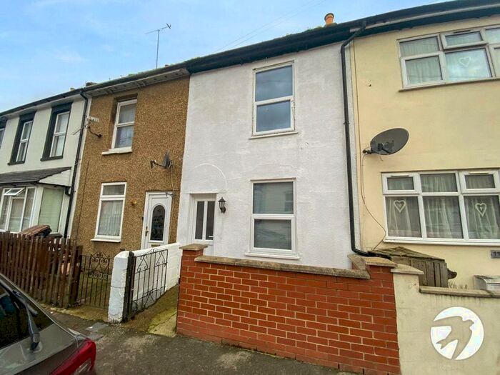 3 Bedroom Terraced House To Rent In Victoria Street, Gillingham, Kent, ME7