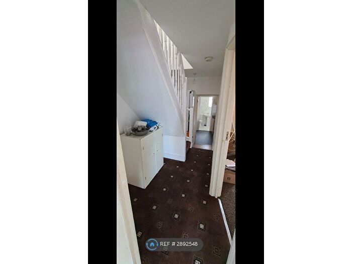 3 Bedroom Flat To Rent In Ley Street, Ilford, IG1