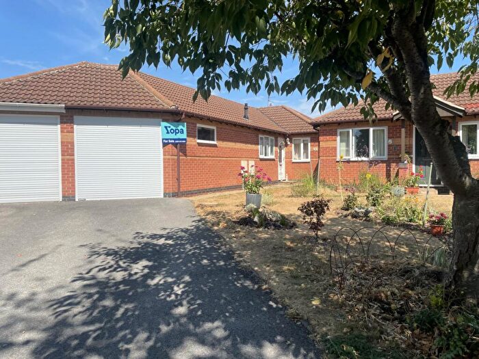 2 Bedroom Semi-Detached Bungalow For Sale In Holmefield, Farndon, Newark, NG24