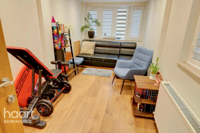 3 Bedroom Terraced House For Sale In Copper Beech Close, Clayhall, IG5