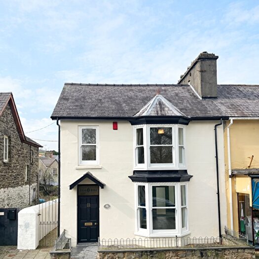 5 Bedroom Semi Detached House For Sale In College Street, Lampeter, SA48
