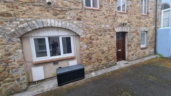 2 Bedroom Flat To Rent In Ebenezer Row, Haverfordwest, SA61