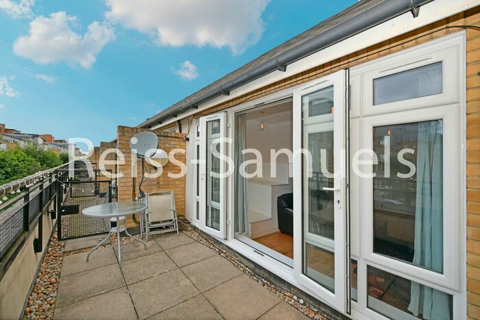 5 Bedroom Town House To Rent In St. Davids Square, Isle Of Dogs, Docklands, London, E14