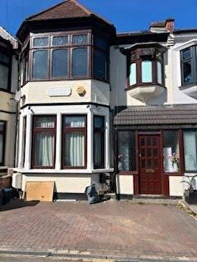 Terraced House To Rent In Leeds Road, Ilford, IG1