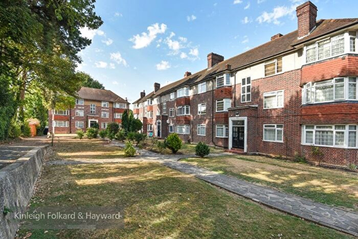 2 Bedroom Flat For Sale In Winchmore Hill Road, London, N21