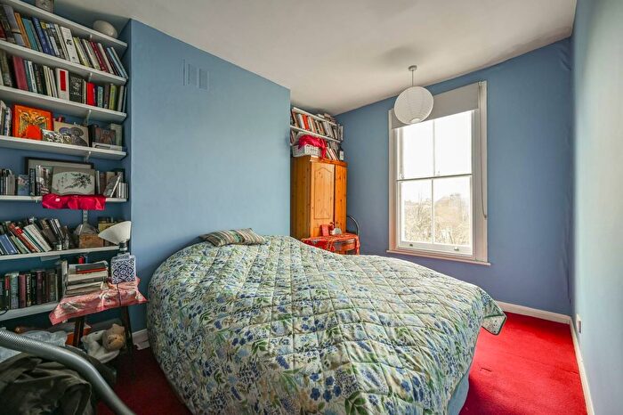3 Bedroom Maisonette For Sale In Archway, Archway, London, N19