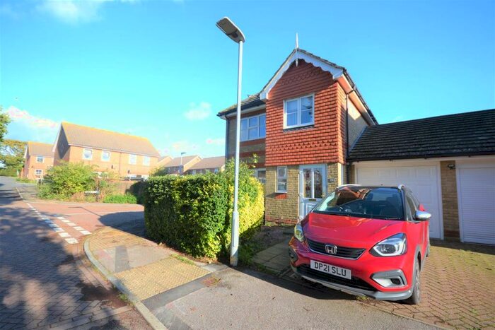 3 Bedroom Detached House To Rent In Oak Tree Lane, Eastbourne, BN23