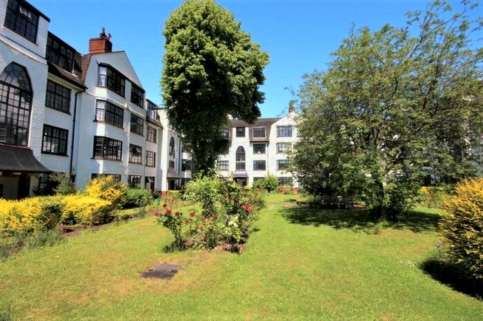 2 Bedroom Flat To Rent In Leigham Avenue, London, SW16