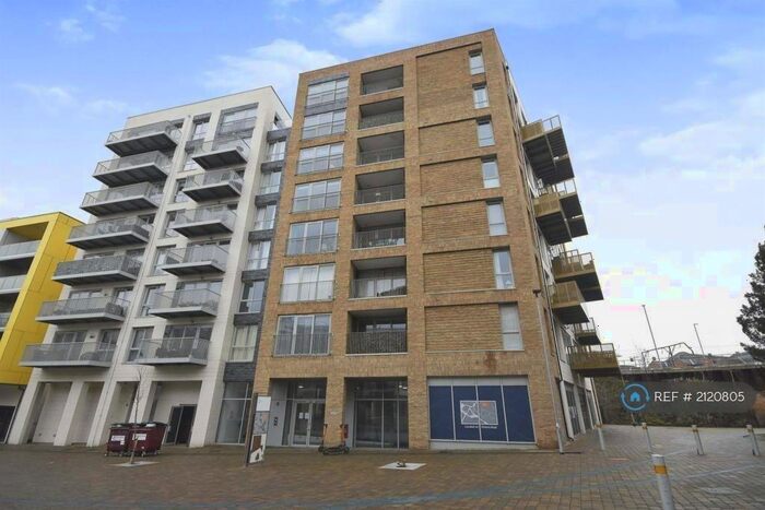 2 Bedroom Flat To Rent In Cunard Square, Chelmsford, CM1