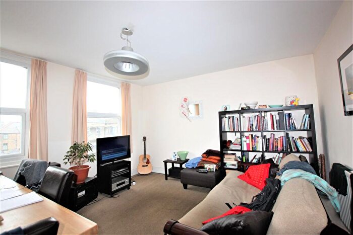 2 Bedroom Flat To Rent In Blackstock Road, Finsbury Park, N4