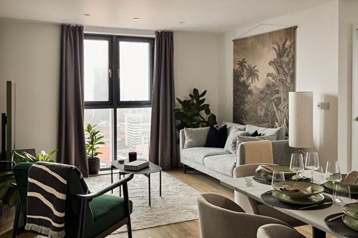 3 Bedroom Flat To Rent In Flat, Manchester, Greater Manchester, M4
