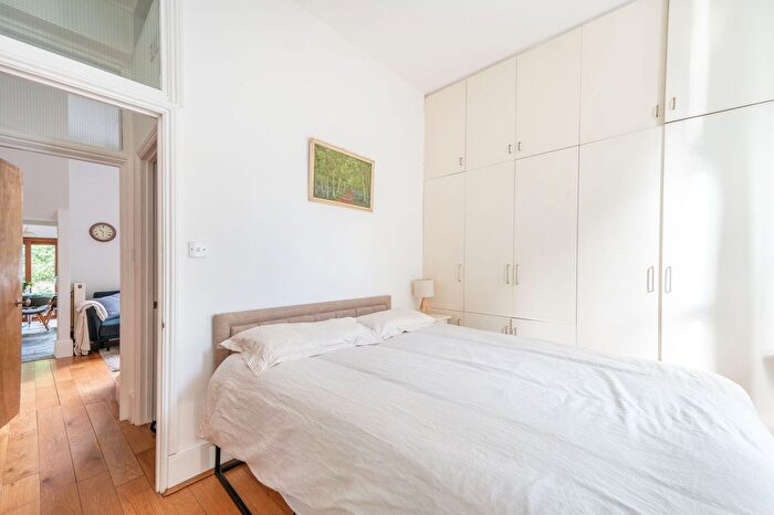 1 Bedroom Flat To Rent In Blagrove Road, North Kensington, London, W10