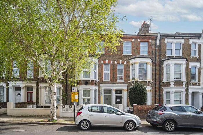 3 Bedroom Flat To Rent In Second Avenue, London, Greater London, E17