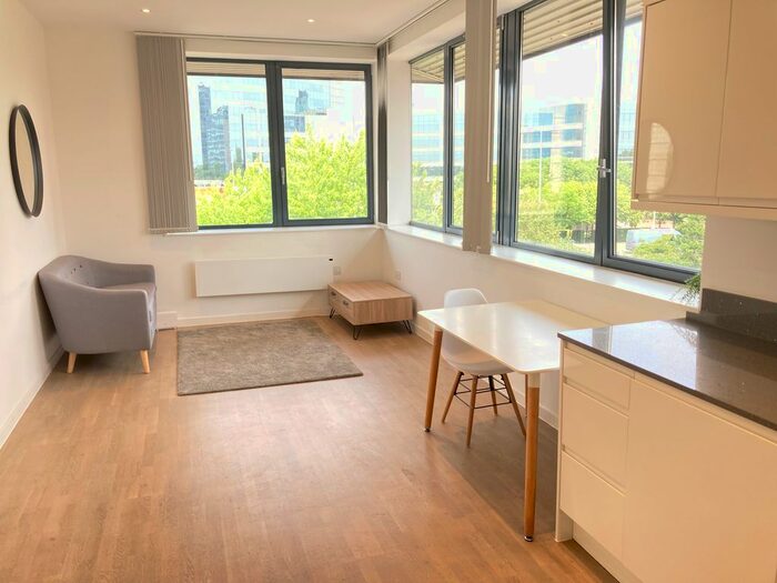 1 Bedroom Flat To Rent In Very Near The Canal Area, Brentford, TW8