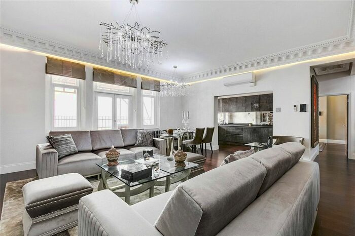 3 Bedroom Flat To Rent In Palace Gate, Kensington, W8