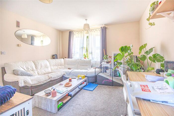 2 Bedroom Apartment For Sale In Emerson Square, Bristol, BS7