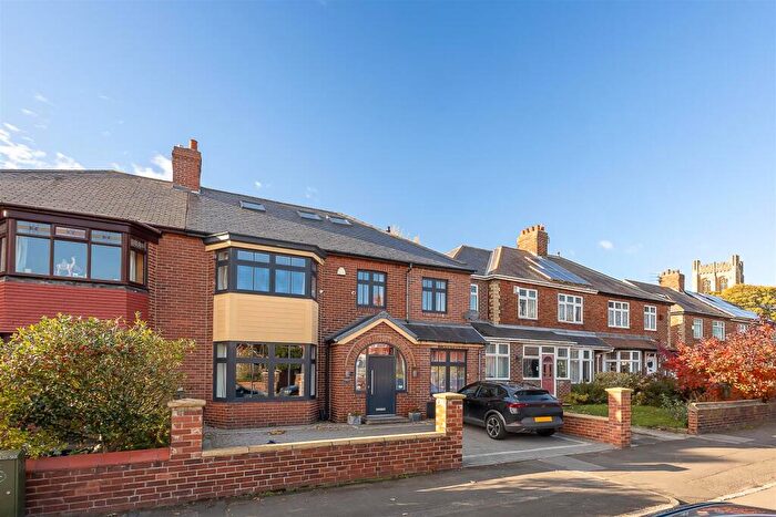 6 Bedroom Semi Detached House For Sale In Heaton Road, Heaton, Newcastle Upon Tyne, NE6