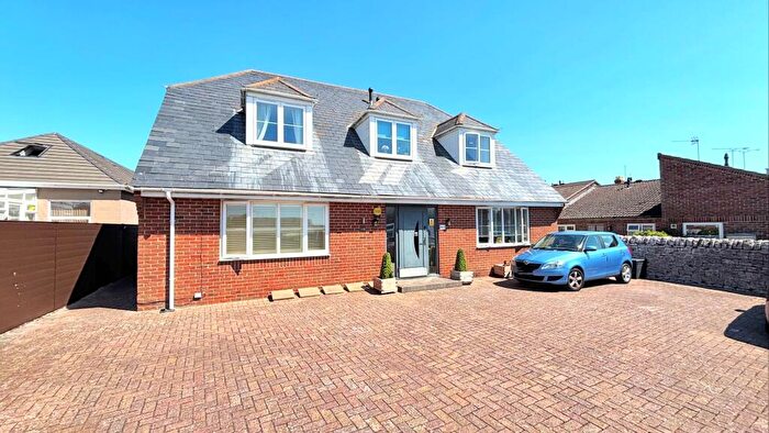 2 Bedroom Flat For Sale In Montrose Close, Portland, Dorset, DT5