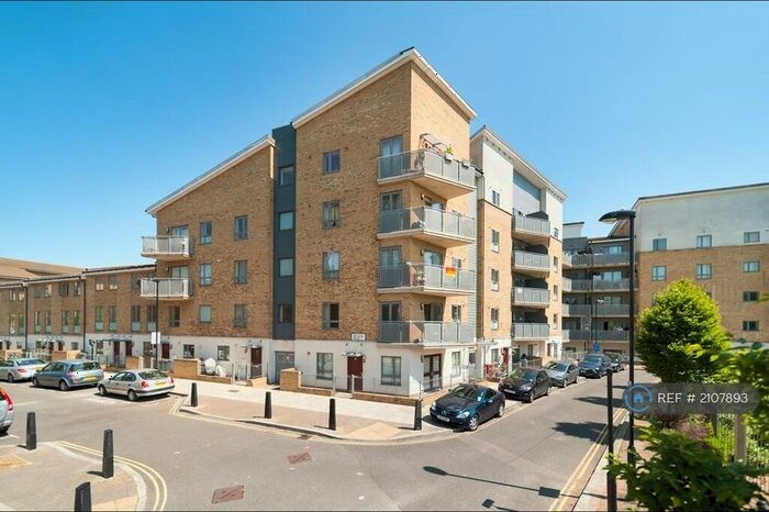 2 Bedroom Flat To Rent In Clock View Crescent, London, N7