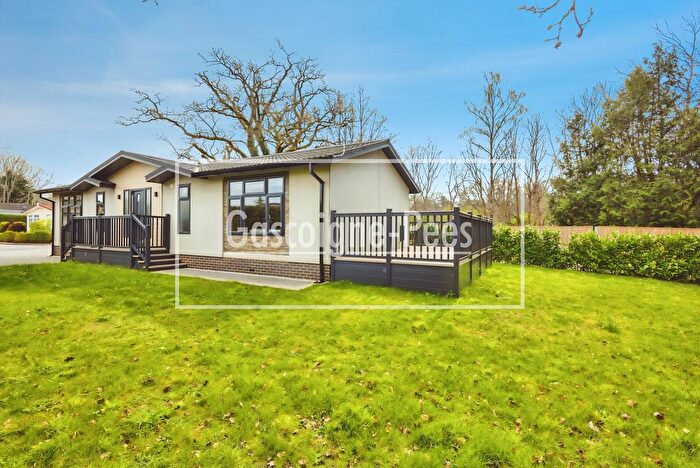 2 Bedroom Flat To Rent In Portsmouth Road Warren Park, Godalming, GU8