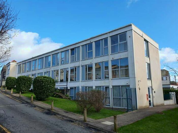 2 Bedroom Flat To Rent In The Leats, Truro, TR1