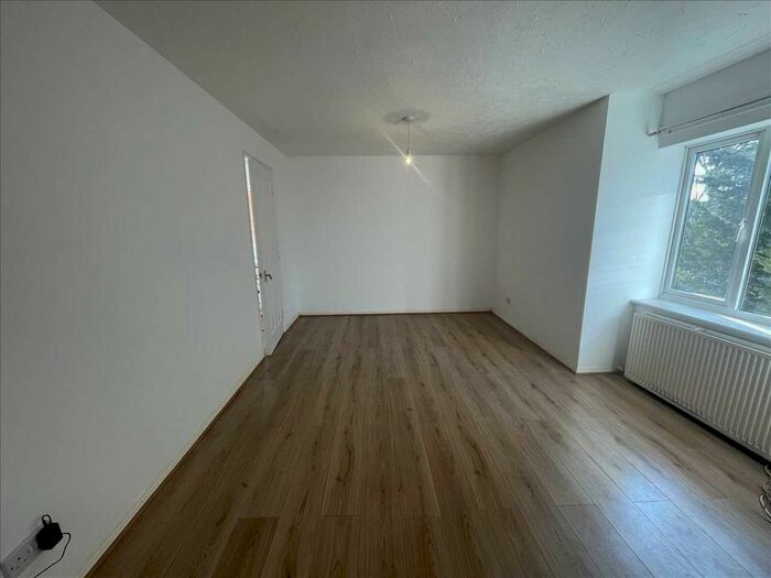 2 Bedroom Flat To Rent In Franklin Way, Croydon, CR0