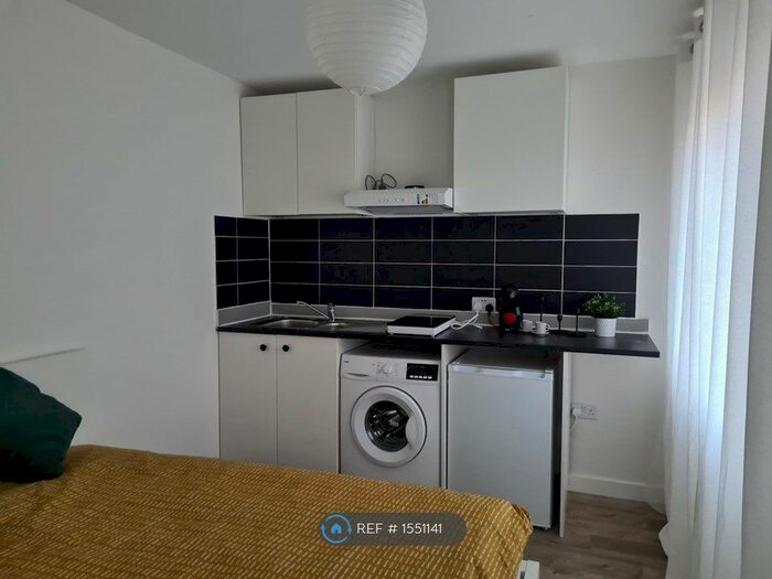 1 Bedroom Flat To Rent In Kingston Road, New Malden, KT3