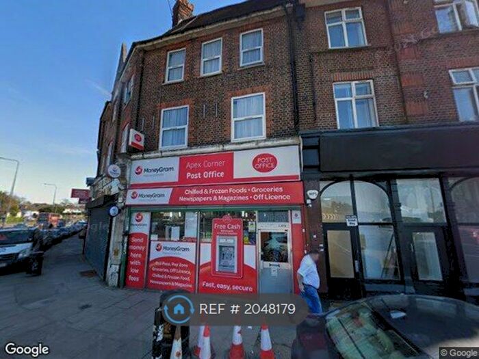 Studio To Rent In Watford Way, London, NW7