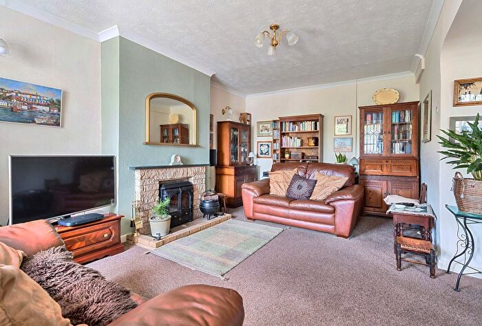 4 Bedroom Terraced House For Sale In Bitterwell Close, Coalpit Heath, Bristol, Gloucestershire, BS36