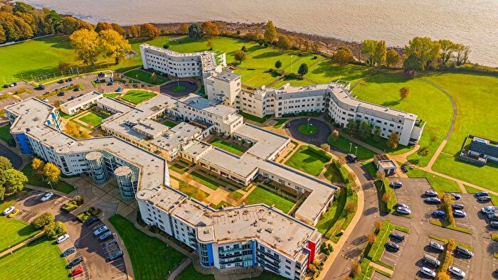 2 Bedroom Flat To Rent In Hayes Road, Sully, Penarth, CF64