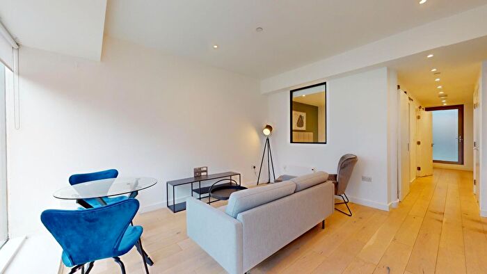 2 Bedroom Flat To Rent In Great West Road, Brentford, TW8