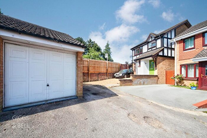 4 Bedroom Detached House For Sale In Reedsdale, Luton, Bedfordshire, LU2