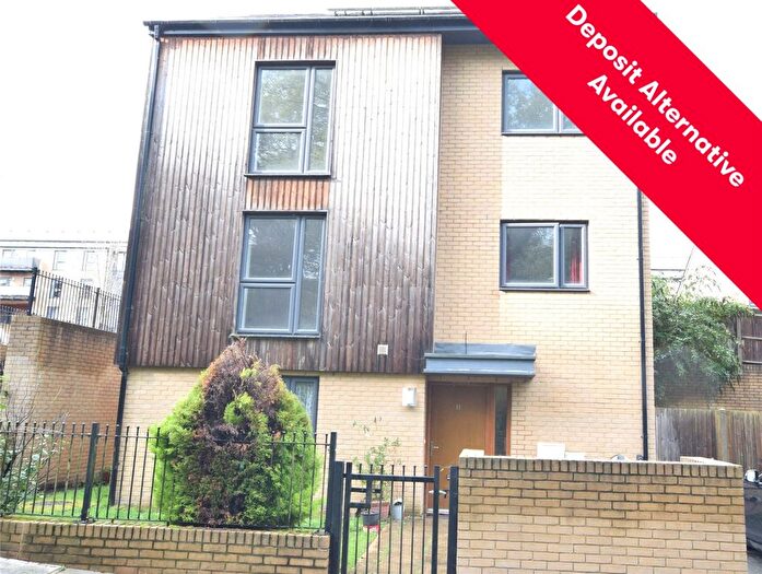 4 Bedroom Detached House To Rent In Emerald Walk, Tunbridge Wells, Kent, TN2