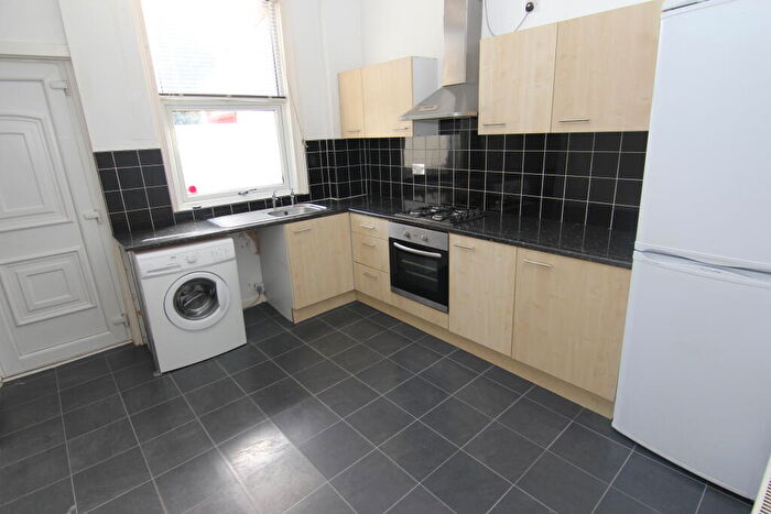 2 Bedroom Terraced House To Rent In Manchester Road, Droylsden, Manchester, M43