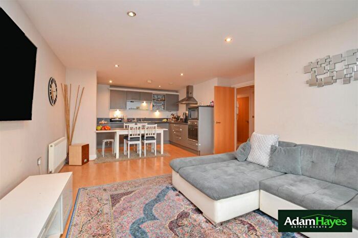 2 Bedroom Apartment For Sale In Kingsway, North Finchley, N12