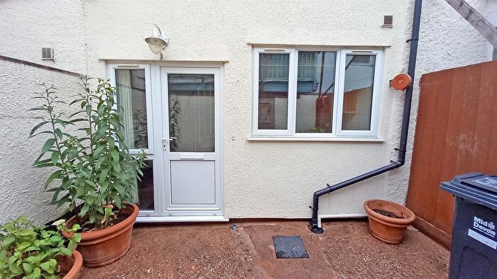1 Bedroom Flat To Rent In Fore Street, Cullompton, Devon, EX15